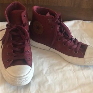 Stylish wm’s burgundy hi top Converse! VGUC